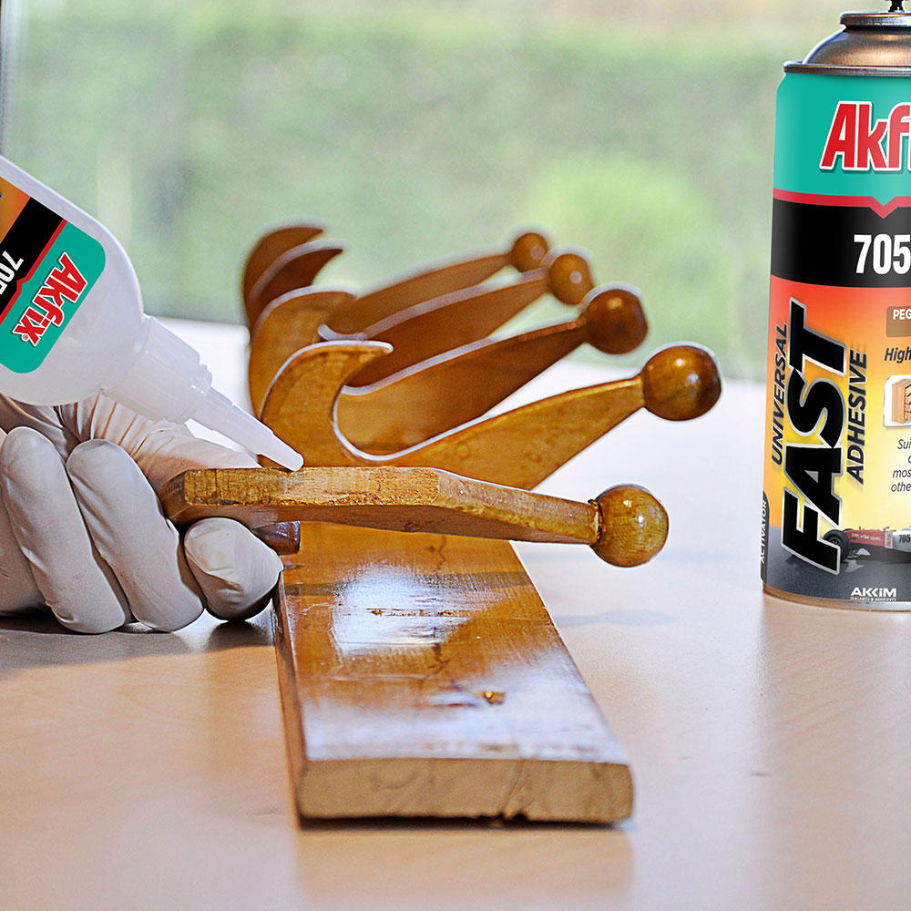 Adhesivo superrápido Akfix 705 (pegamento CA (3,50 oz.) con activador de adhesivo en aerosol (13,50 fl oz.)